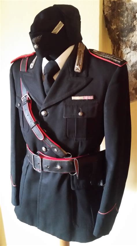 uniformi dei carabinieri.